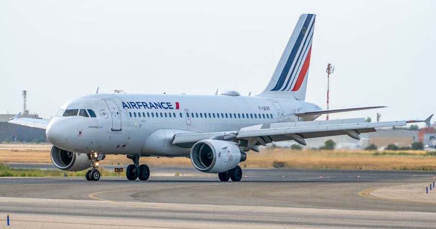 Air France Airbus A320 waiting on the tarmac at Valencia Airport