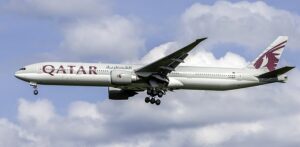 Qatar Airways Boeing 777-300ER on final approach at Washington Dulles