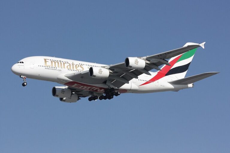 Emirates Airbus A380 A6-EDC on final approach to Paris Charles de Gaulle