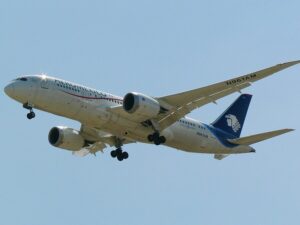 Aeromexico Boeing 787 Dreamliner N961AM on approach to Madrid Barajas