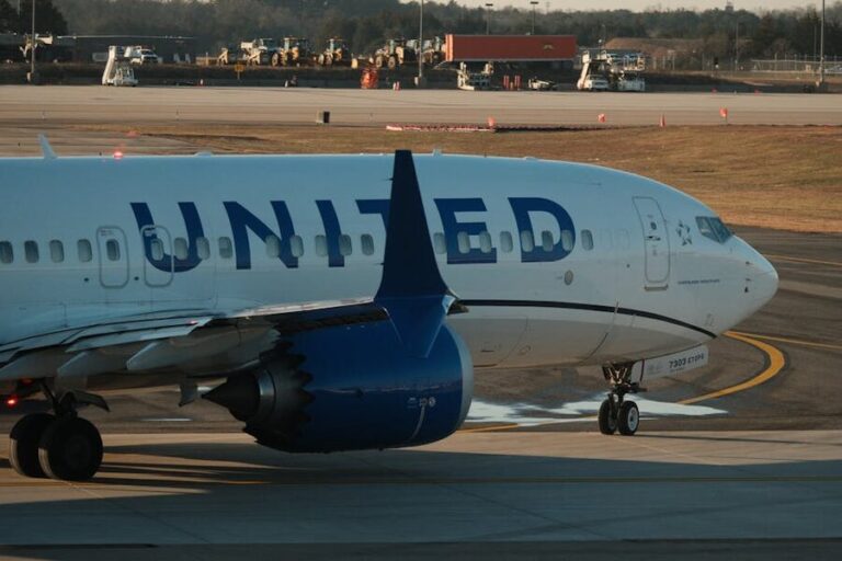 United Airlines aircraft at DC airport
