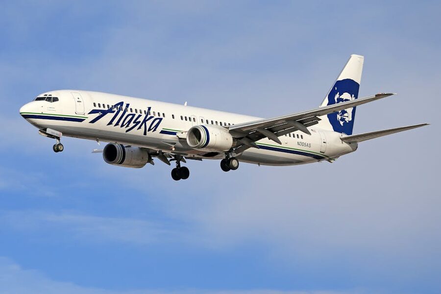 Alaska Airlines Boeing 737 flying in a clear blue sky