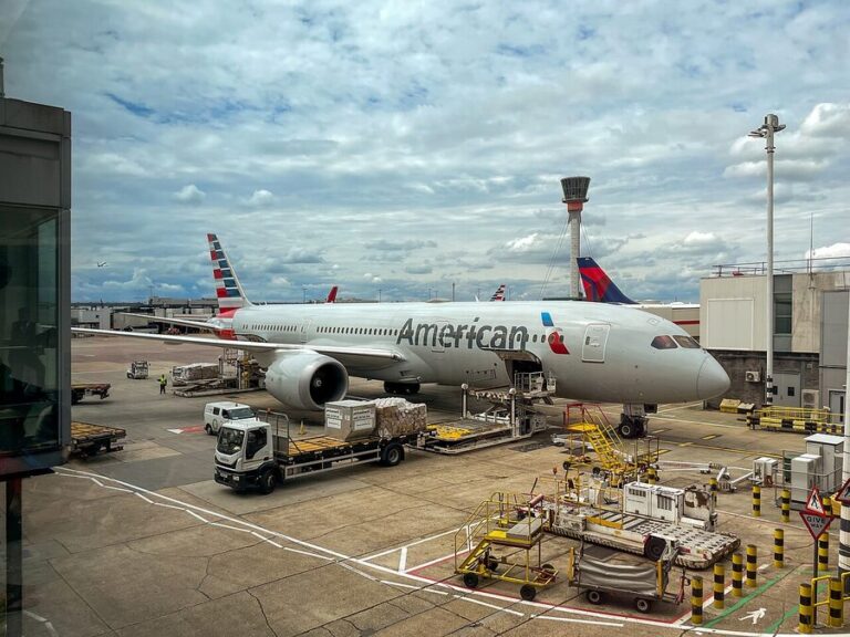 American Airlines Boeing 787-9 Dreamliner at London Heathrow